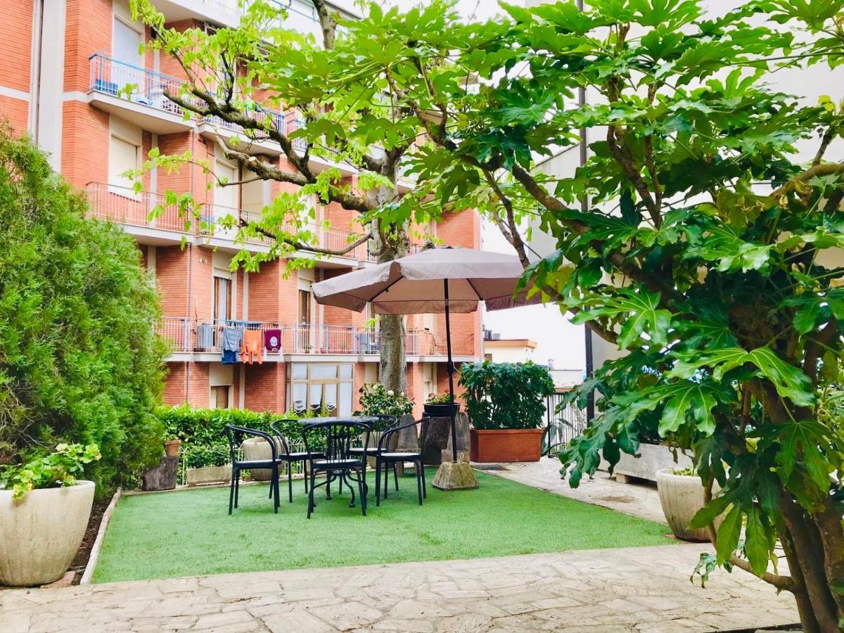 Enzo Lettings Apartment Chianciano Terme Bagian luar foto